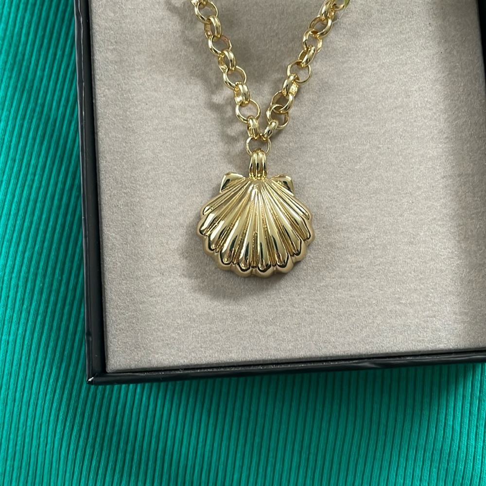 NEW BaubleBar gold seashell necklace